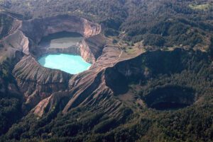 Mount Kelimutu, de vulkaan met de drie gekleurde meren