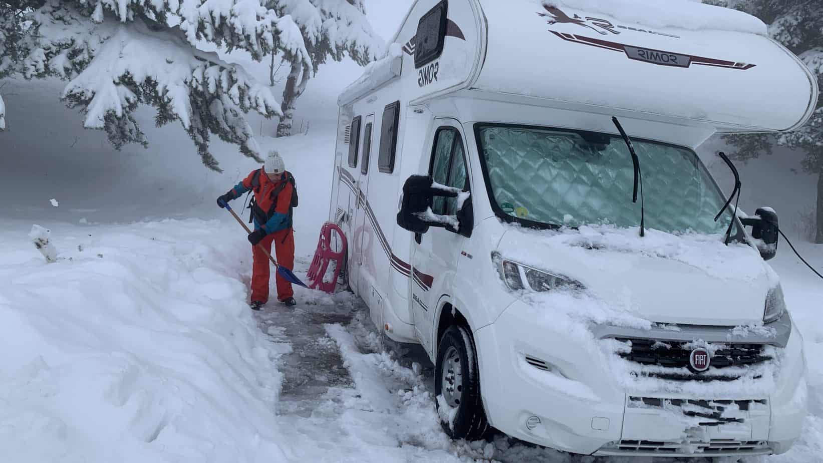 Winterkamperen Aussois sneeuwschuiven