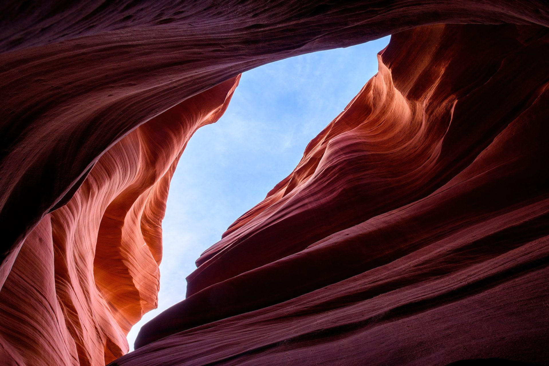 Golvend rood zandsteen in Lower Antelope Canyon