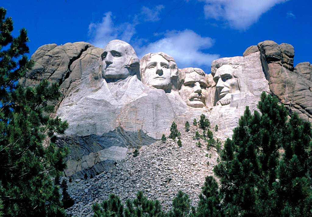 Mount Rushmore met de vier uitgehakte presidenten